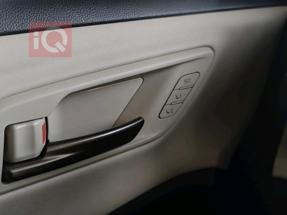 تۆیۆتا کراون